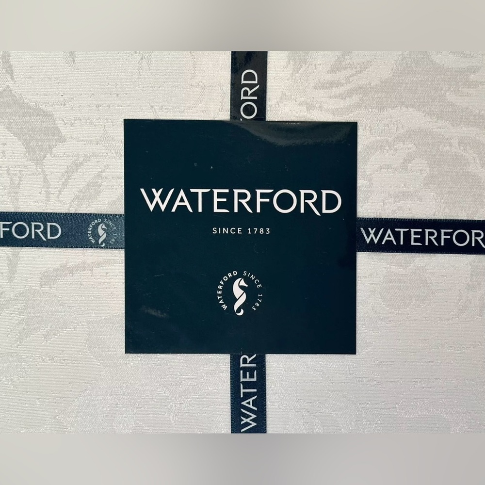 70 x 104 NEW WATERFORD CRYSTAL TABLECLOTH BRIGHT WHITE JACQUARD OBLONG